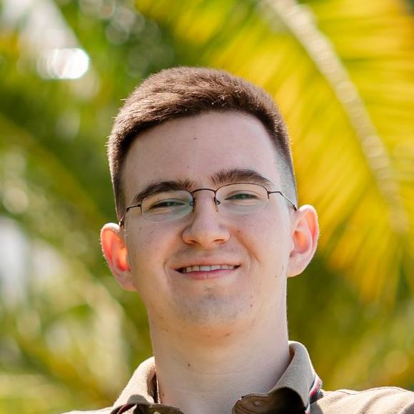 Денис Шарапов