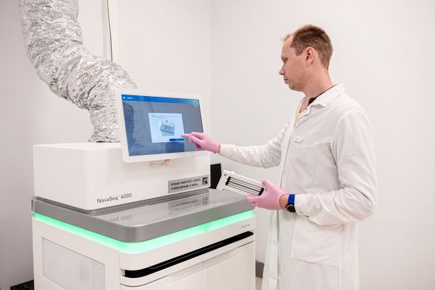 Ученые и студенты Университета «Сириус» будут проводить исследования на самом высокопроизводительном в мире секвенаторе