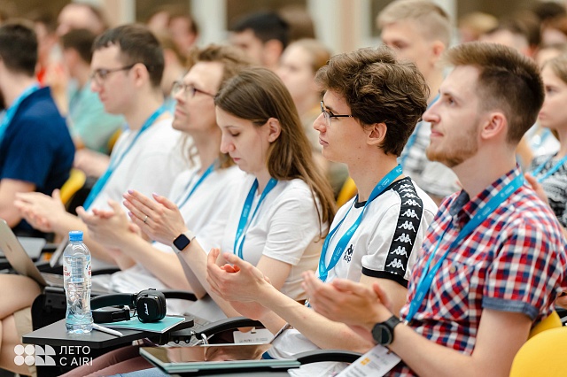 Более 50 проектов защитили финалисты крупнейшей в России летней образовательной программы по искусственному интеллекту «Лето с AIRI» в «Сириусе»