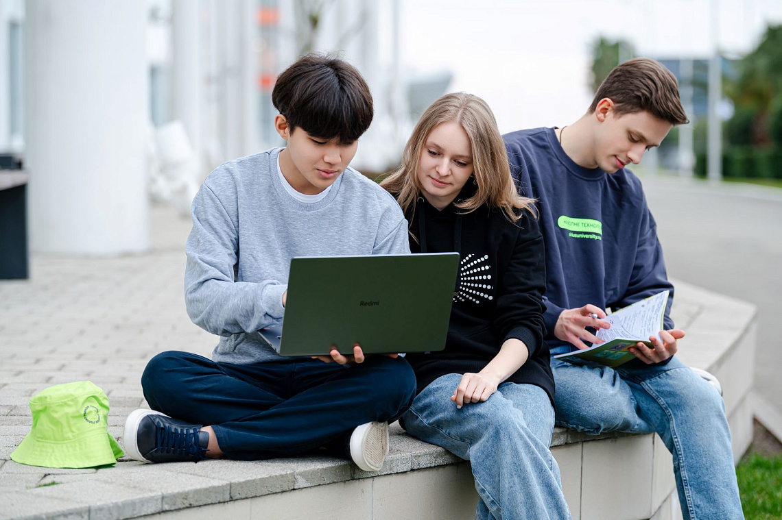 Стартовал приём заявок на первый в России экспериментальный ИТ-специалитет для выпускников 9-х классов