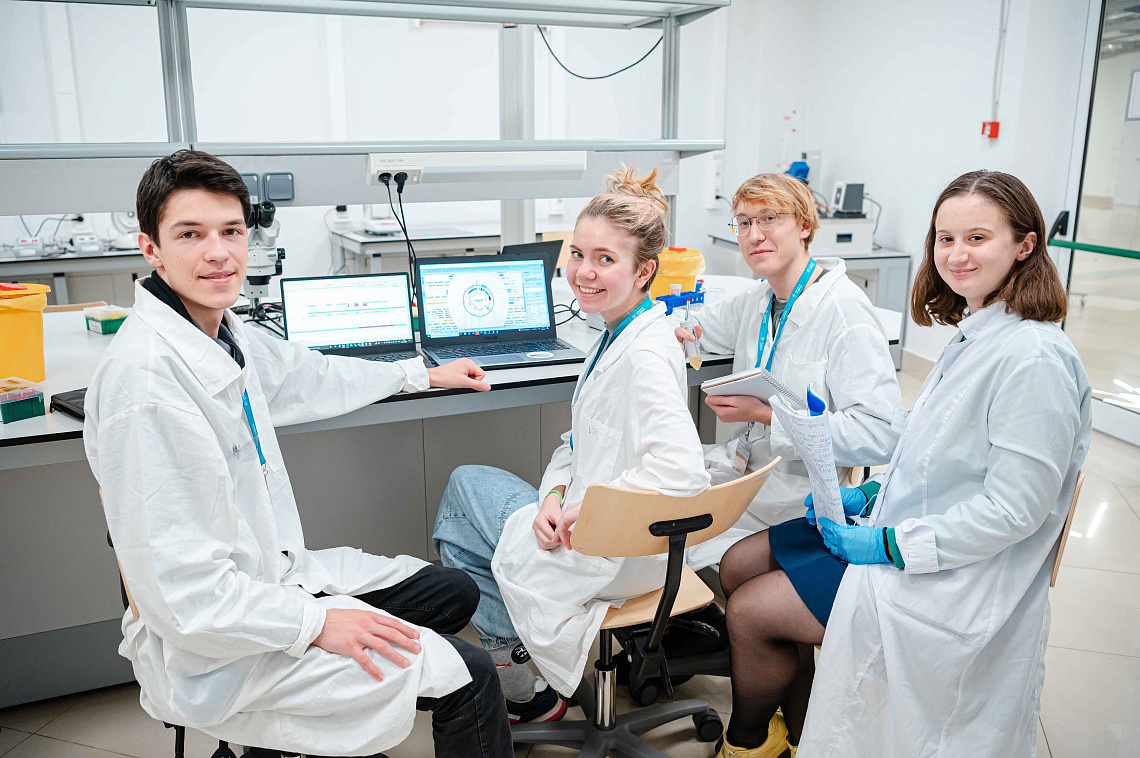 Университет «Сириус» приглашает студентов – биологов, математиков, химиков и правоведов представить свои проекты, связанные с генетикой